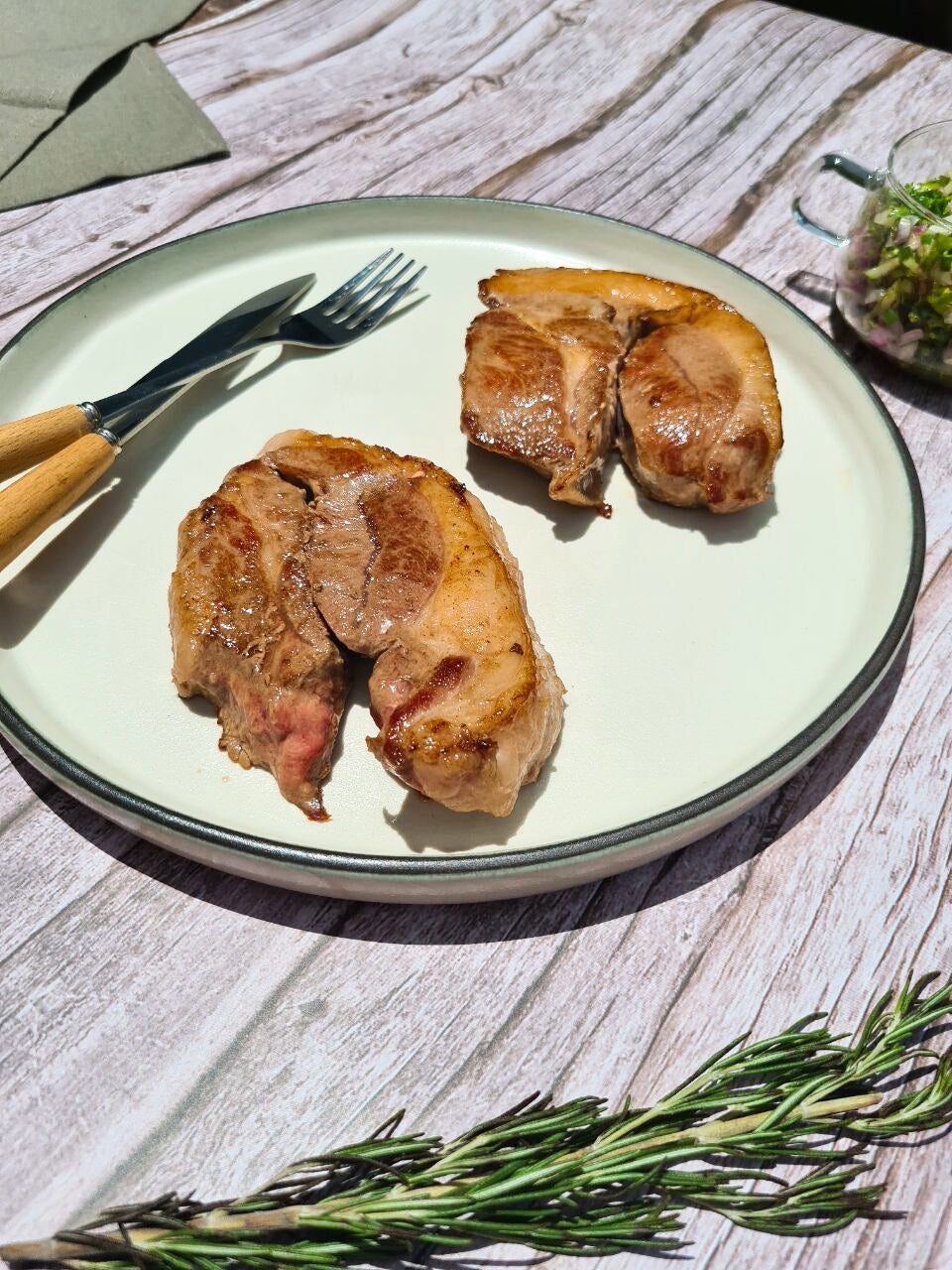 BONELESS LAMB SHOULDER CHOPS