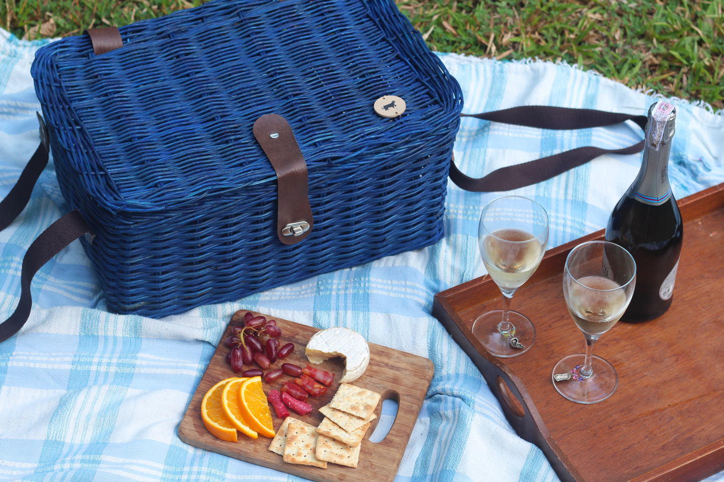 PICNIC HAMPER