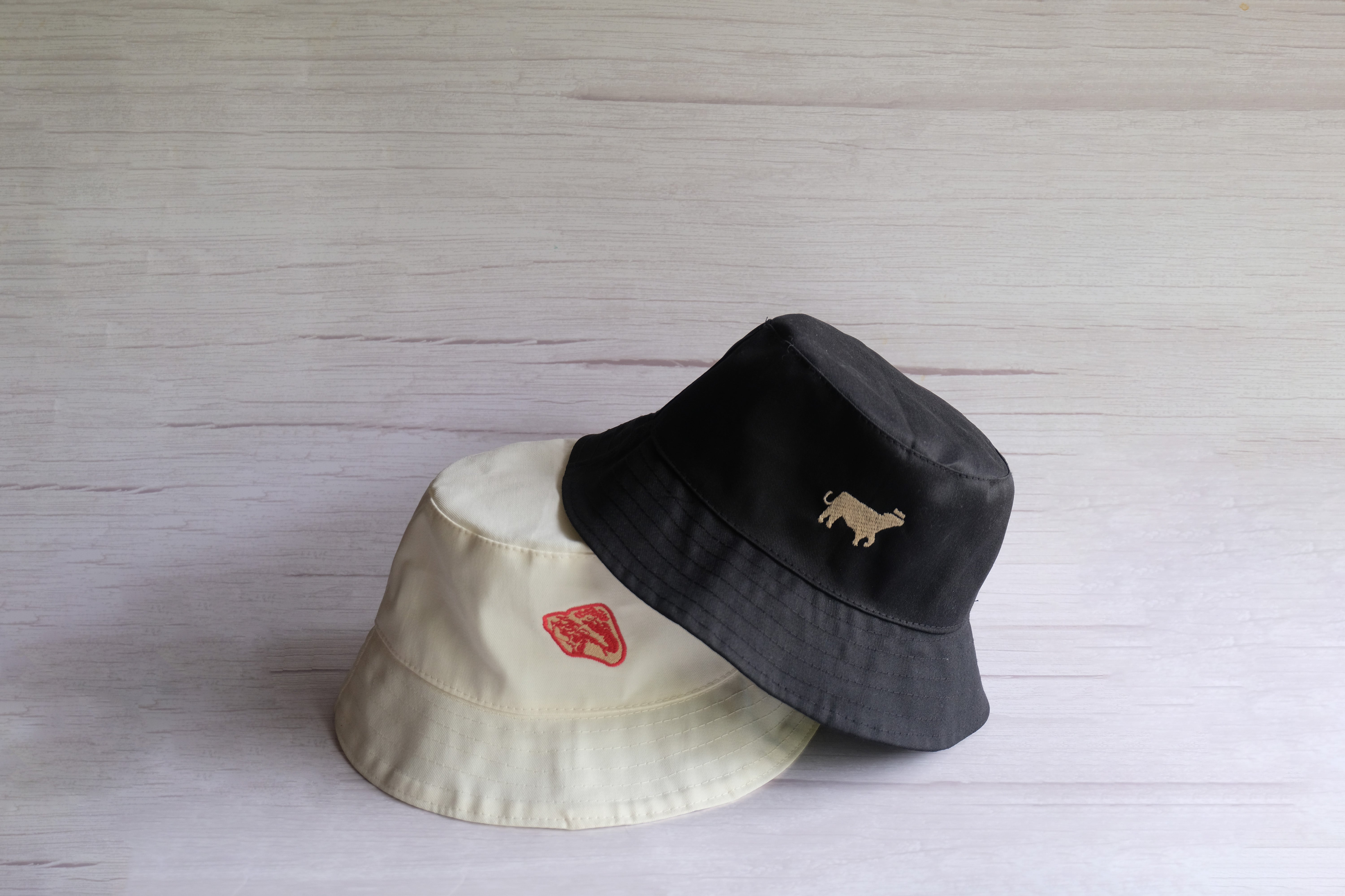 REVERSIBLE BUCKET HAT